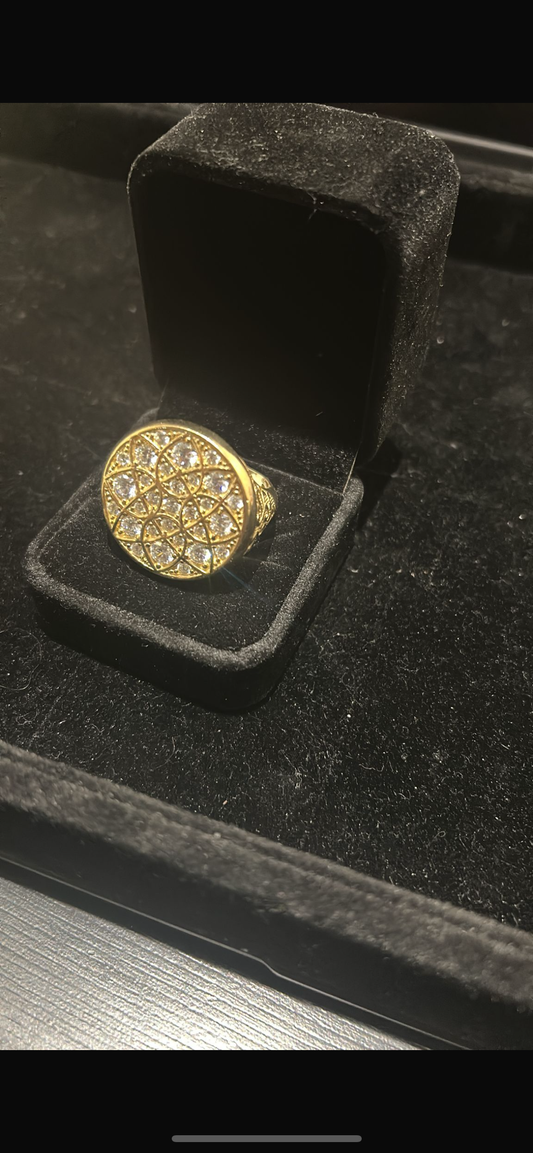 “Elegant Rosette Ring – A Touch of Classic Beauty”